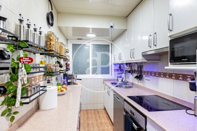 4 soverom Leilighet til salgs i El Poblenou, Barcelona by - € 595 000 (Ref: 10147034)