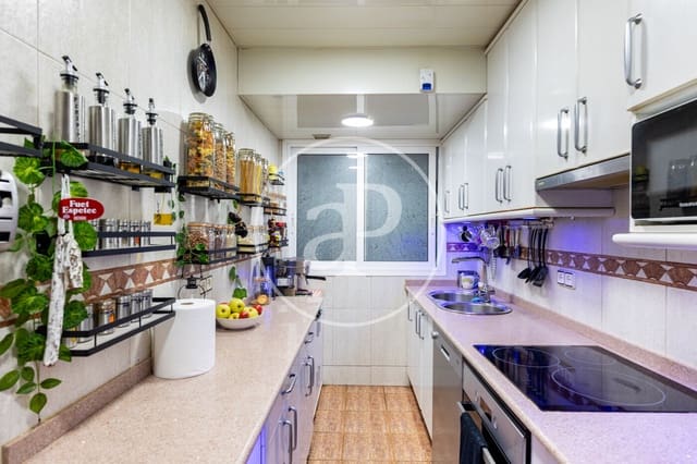 4 soverom Leilighet til salgs i El Poblenou, Barcelona by - € 595 000 (Ref: 10147034)