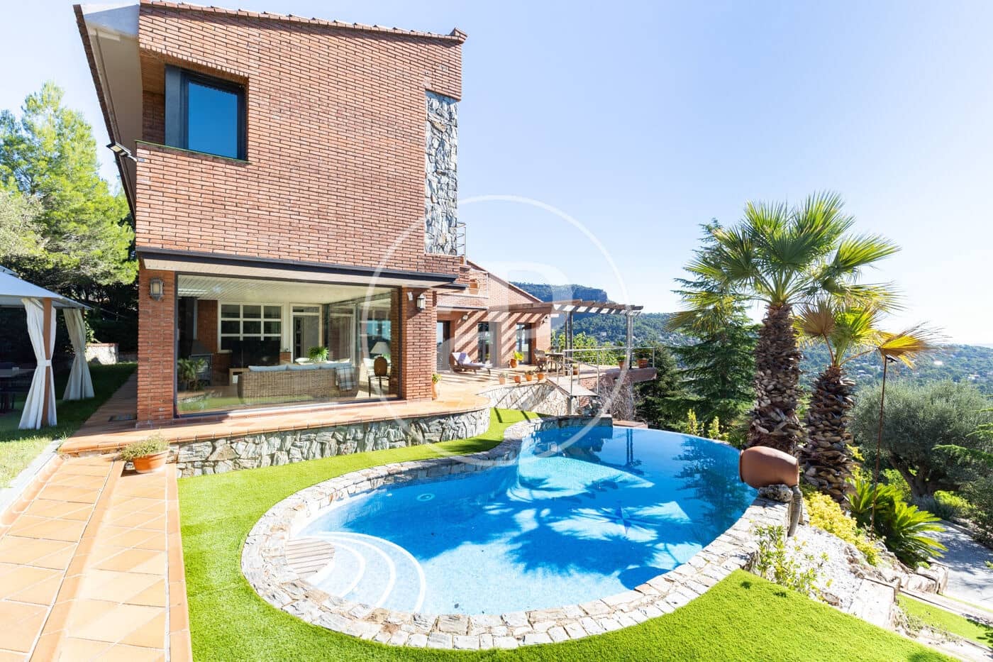 4 bedroom Villa for sale in Matadepera with pool garage - € 1,150,000 (Ref: 10157690)