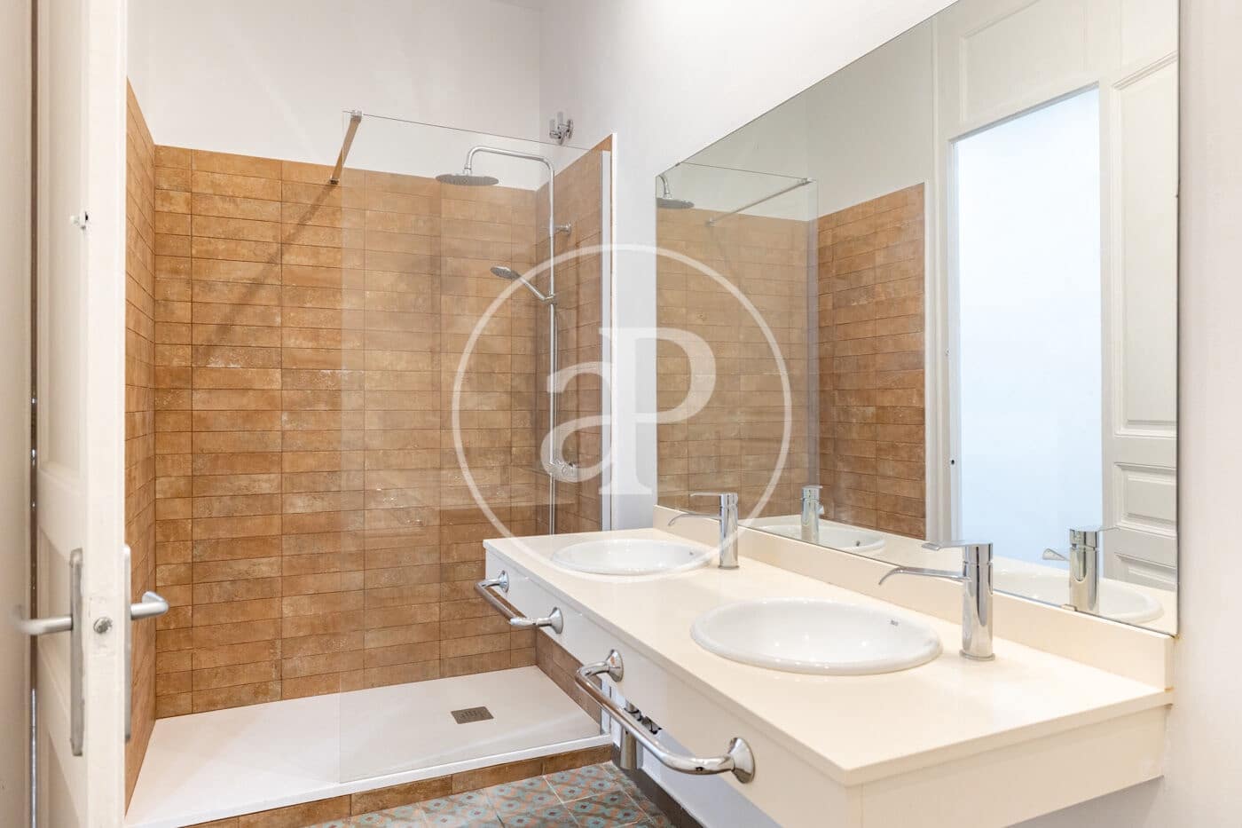 5 sypialnia Apartament na sprzedaż w Miasto Barcelona - 1 095 000 € (Ref: 10159567)