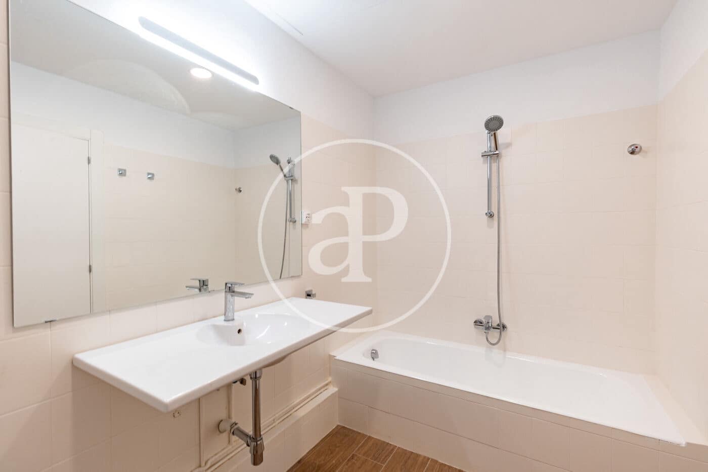 4 sovrum Lägenhet att hyra i Barcelona stad - 3 300 € (Ref: 10166610)