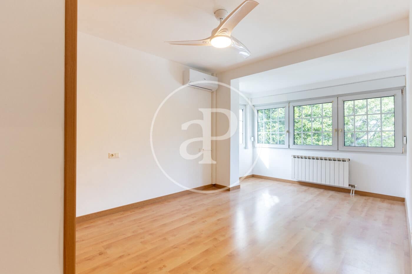 4 soverom Villa til salgs i Mira-Sol med svømmebasseng garasje - € 1 090 000 (Ref: 10173805)