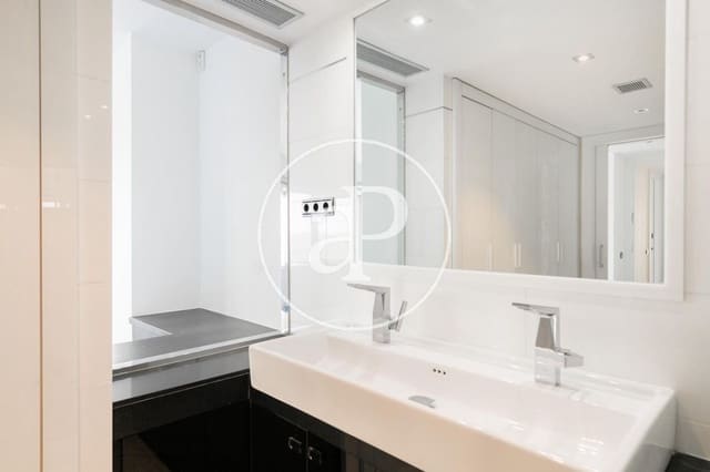 2 bedroom Penthouse for sale in El Poblenou, Barcelona city - € 1,900,000 (Ref: 5953139)