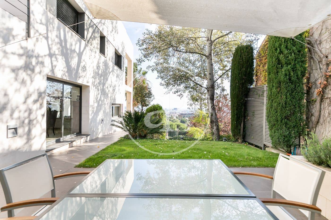 4 soveværelse Villa til salg i Esplugues de Llobregat med swimmingpool - € 2.940.000 (Ref: 7219003)