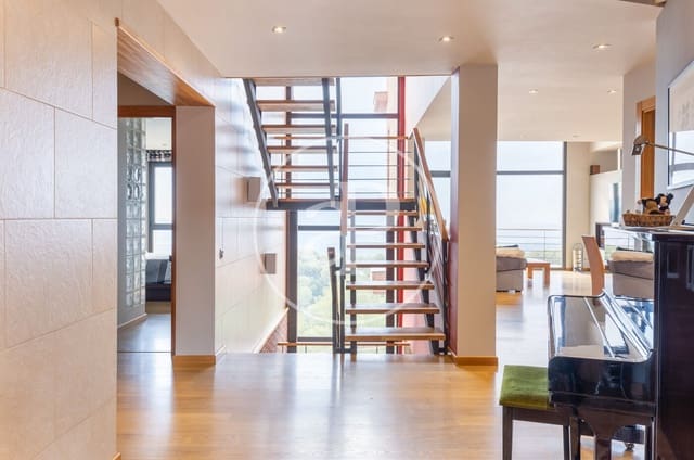 5 soverom Villa til salgs i Matadepera med svømmebasseng - € 795 000 (Ref: 7886531)