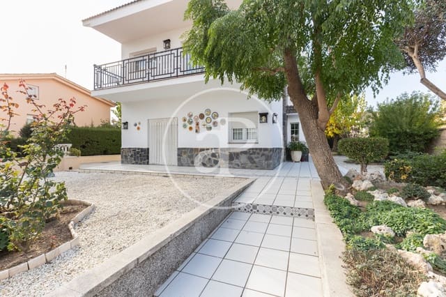 5 makuuhuone Huvila myytävänä paikassa Sabadell mukana uima-altaan - 795 000 € (Ref: 7886551)