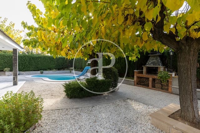 5 makuuhuone Huvila myytävänä paikassa Sabadell mukana uima-altaan - 795 000 € (Ref: 7886551)