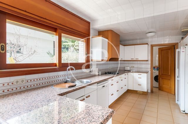 5 soveværelse Villa til salg i Esplugues de Llobregat - € 2.450.000 (Ref: 8201101)