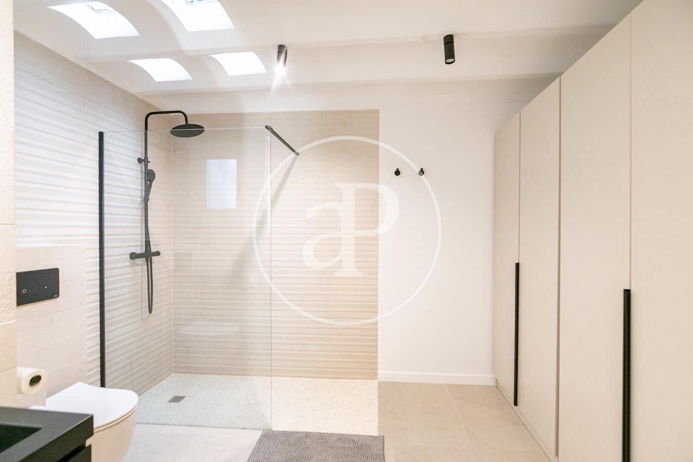 3 bedroom Apartment for sale in Barcelona city - € 795,000 (Ref: 8472808)