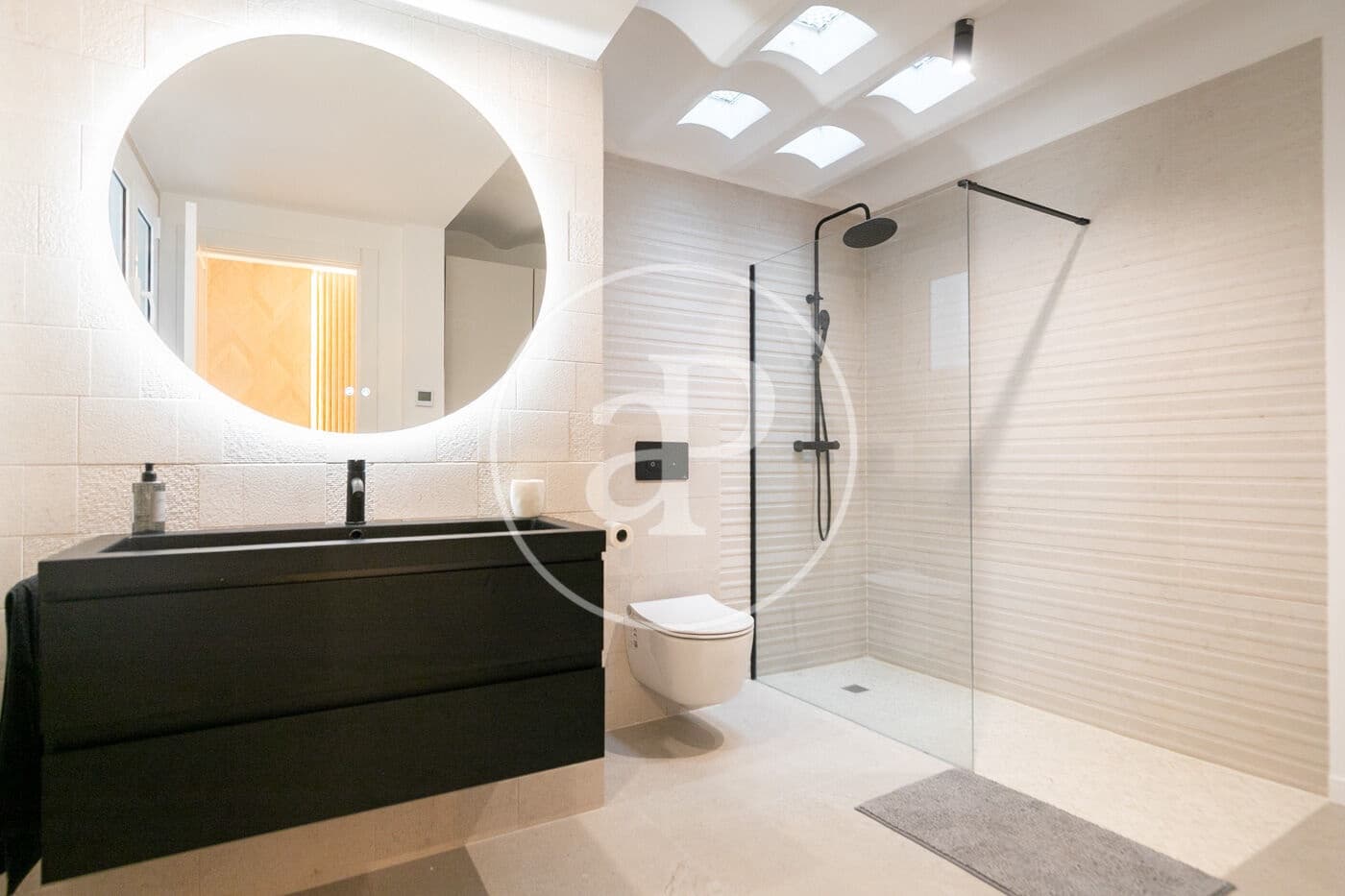 3 bedroom Apartment for sale in Barcelona city - € 795,000 (Ref: 8472808)