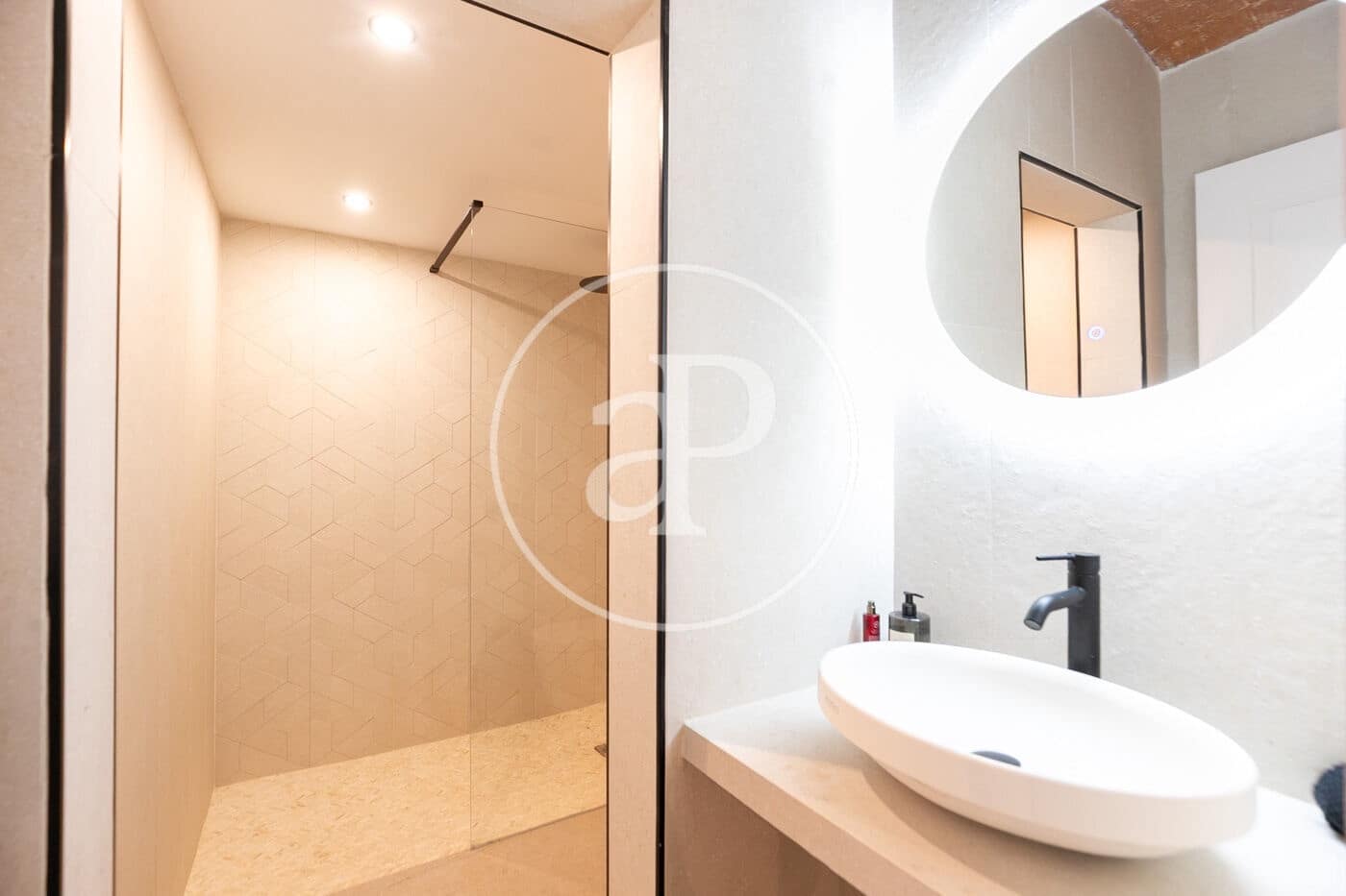 3 bedroom Apartment for sale in Barcelona city - € 795,000 (Ref: 8472808)