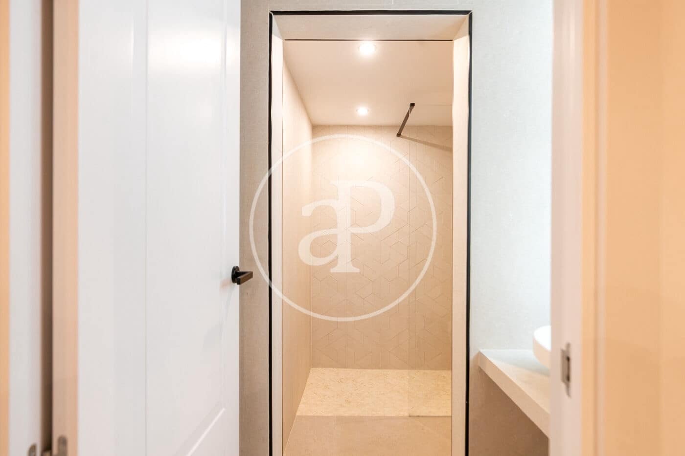 3 bedroom Apartment for sale in Barcelona city - € 795,000 (Ref: 8472808)