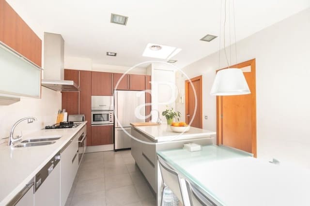 5 bedroom Villa for sale in Esplugues de Llobregat with pool - € 2,250,000 (Ref: 8536974)