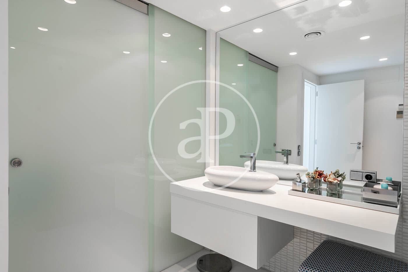 2 soverom Leilighet til salgs i Barcelona by med svømmebasseng - € 1 850 000 (Ref: 8583395)