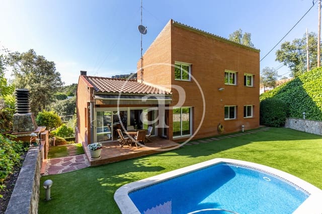 4 soveværelse Villa til salg i Matadepera med swimmingpool - € 695.000 (Ref: 8585809)