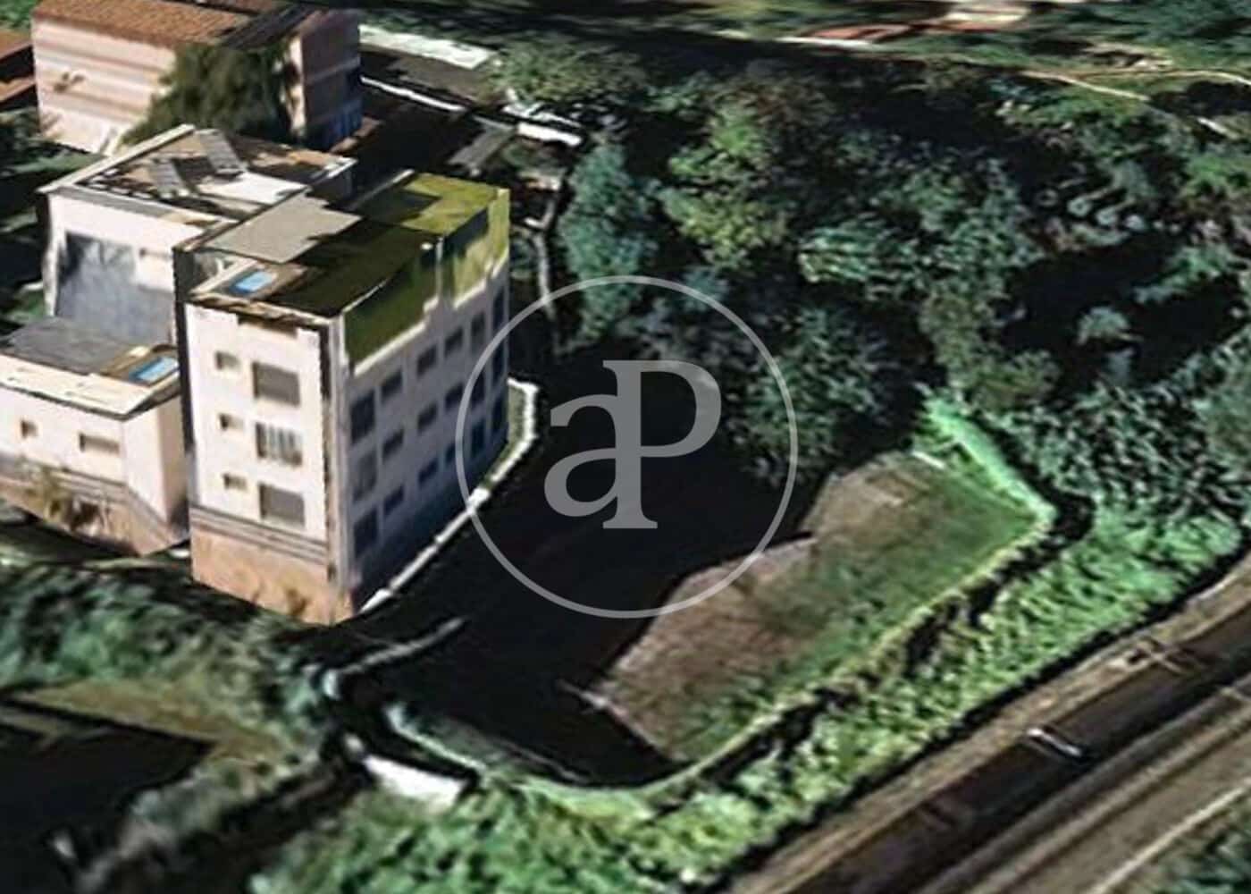 Undeveloped Land for sale in Barcelona city - € 1,600,000 (Ref: 8640418)