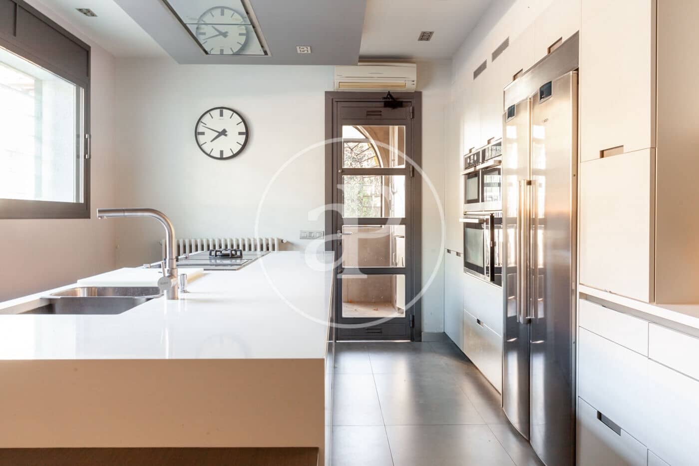 6 soveværelse Villa til salg i Orrius med swimmingpool - € 1.300.000 (Ref: 8687164)