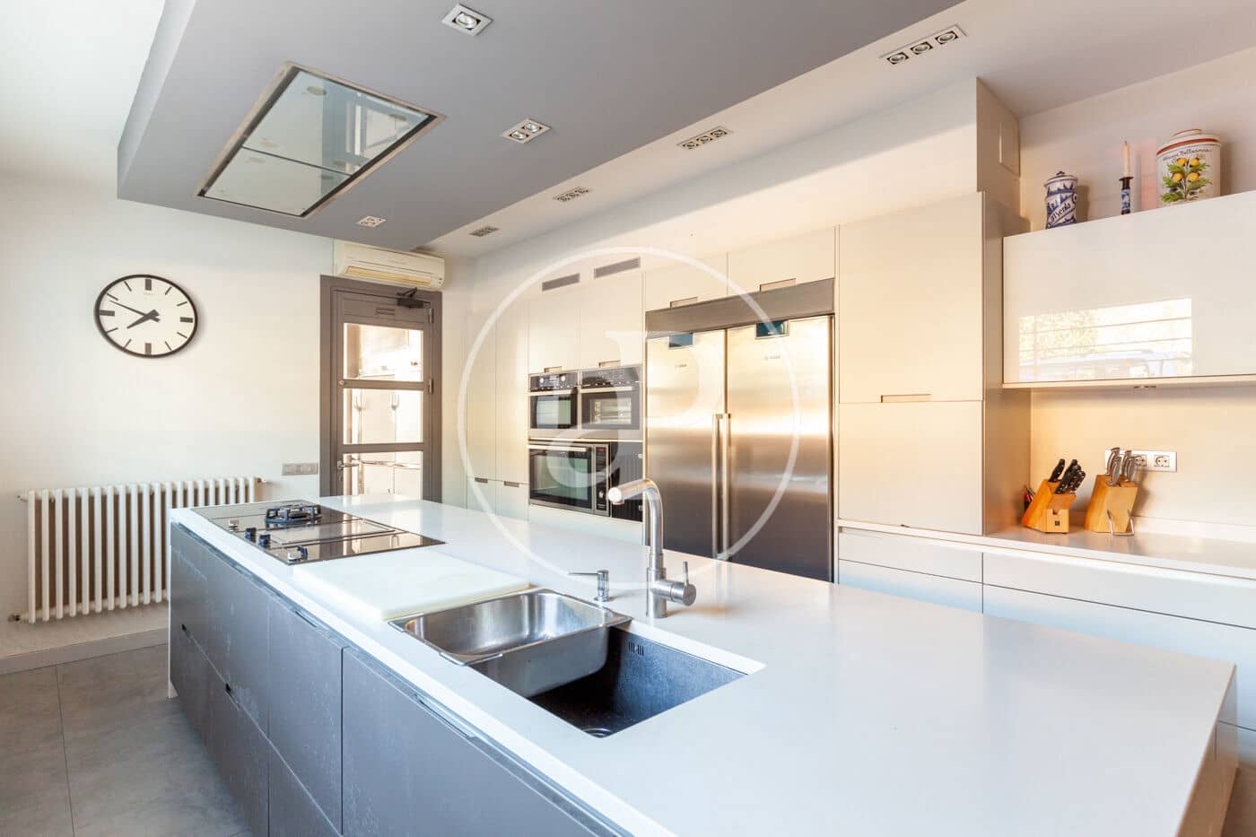 6 soveværelse Villa til salg i Orrius med swimmingpool - € 1.300.000 (Ref: 8687164)