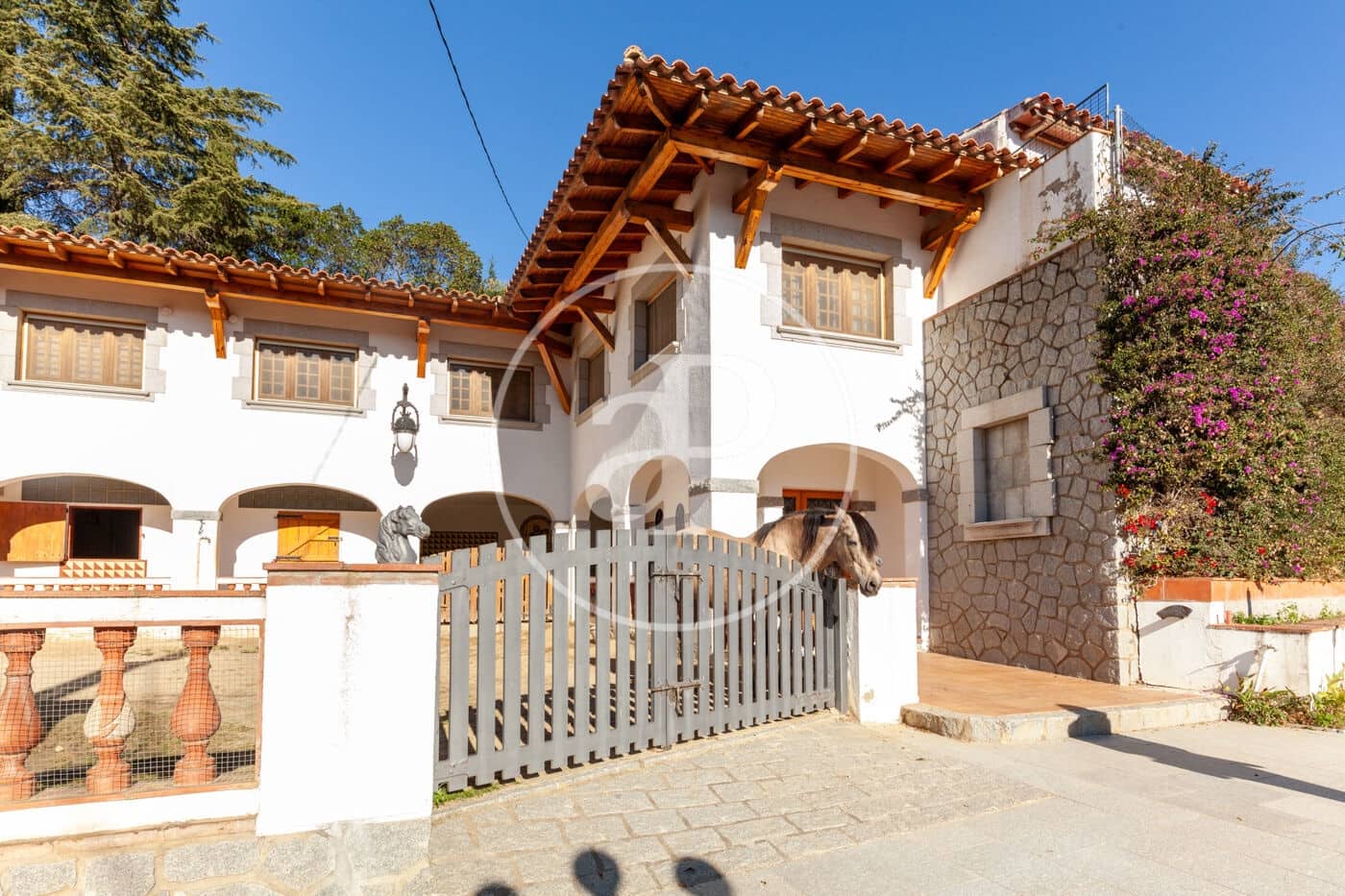 6 soveværelse Villa til salg i Orrius med swimmingpool - € 1.300.000 (Ref: 8687164)