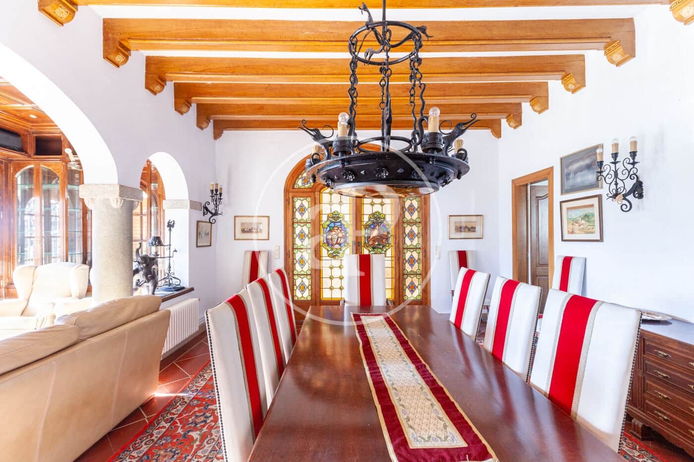 6 soveværelse Villa til salg i Orrius med swimmingpool - € 1.300.000 (Ref: 8687164)