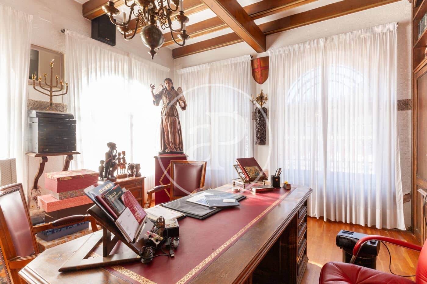 6 soveværelse Villa til salg i Orrius med swimmingpool - € 1.300.000 (Ref: 8687164)