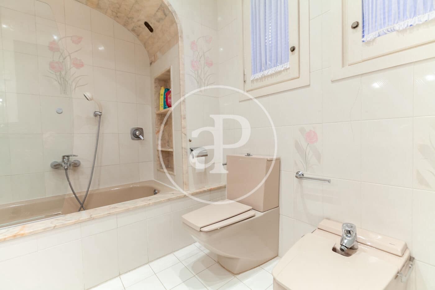 6 soveværelse Villa til salg i Orrius med swimmingpool - € 1.300.000 (Ref: 8687164)