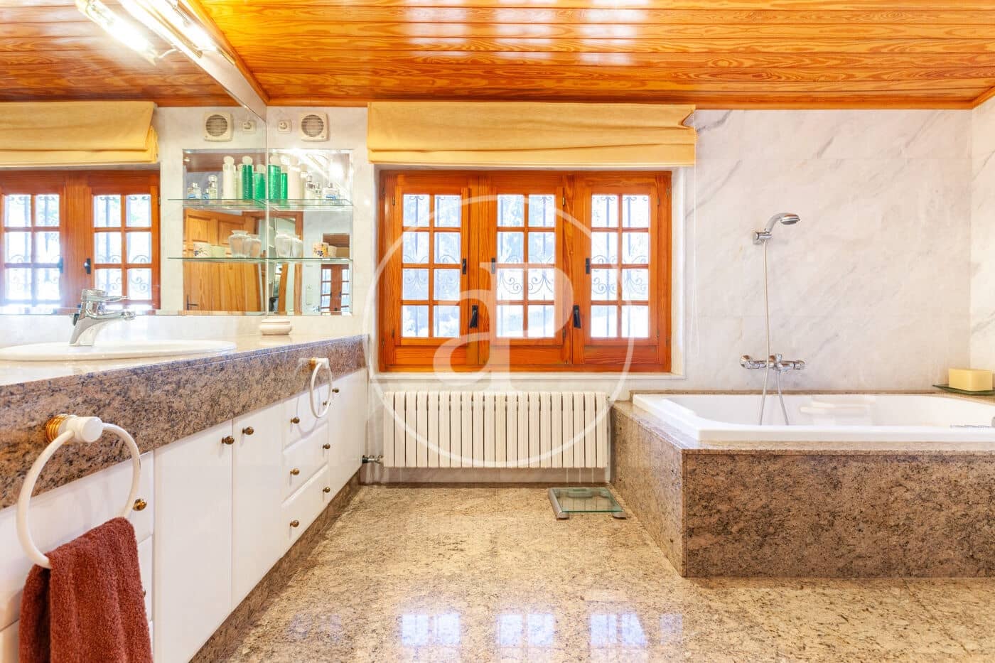 6 soveværelse Villa til salg i Orrius med swimmingpool - € 1.300.000 (Ref: 8687164)