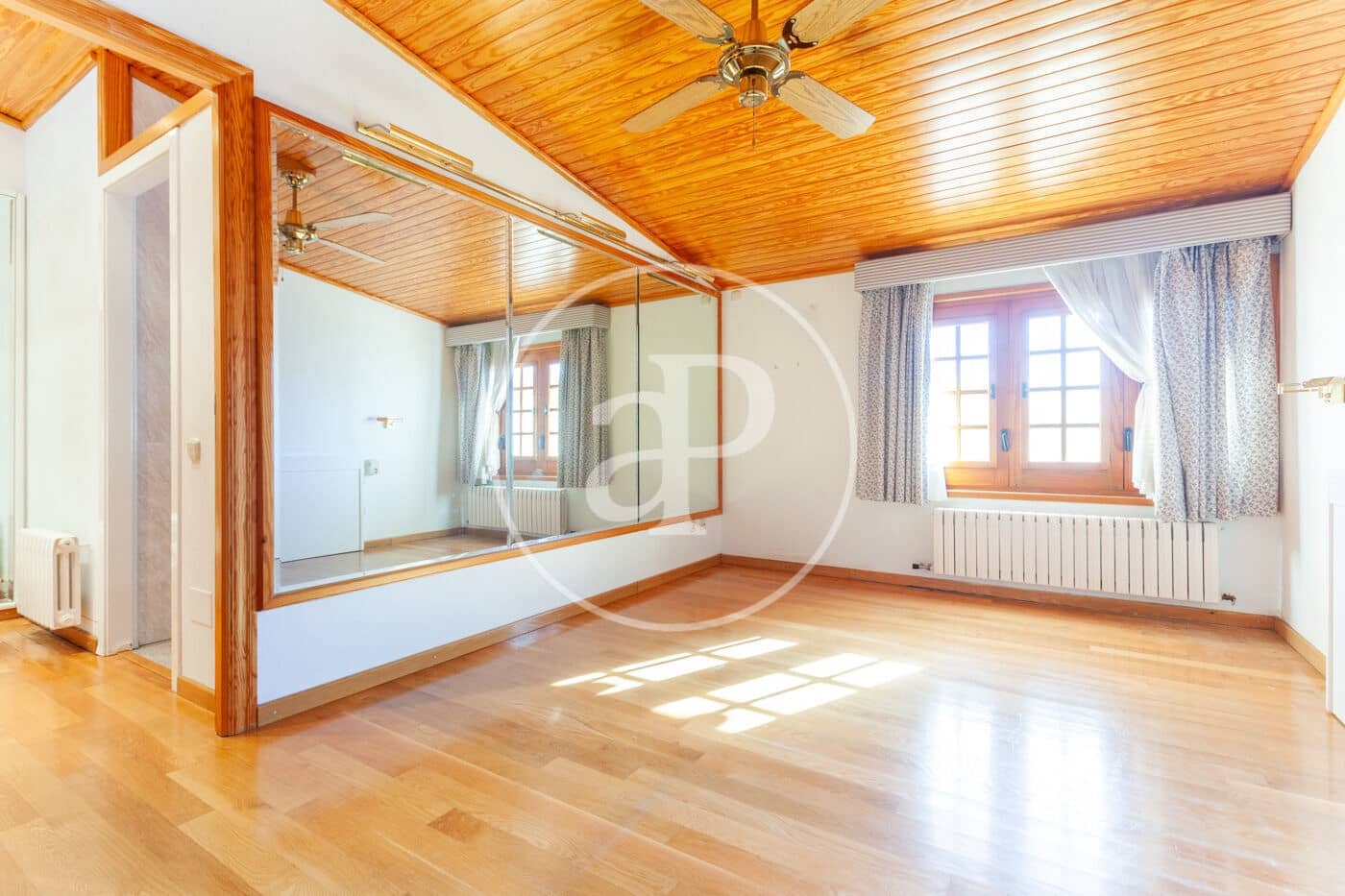 6 soveværelse Villa til salg i Orrius med swimmingpool - € 1.300.000 (Ref: 8687164)