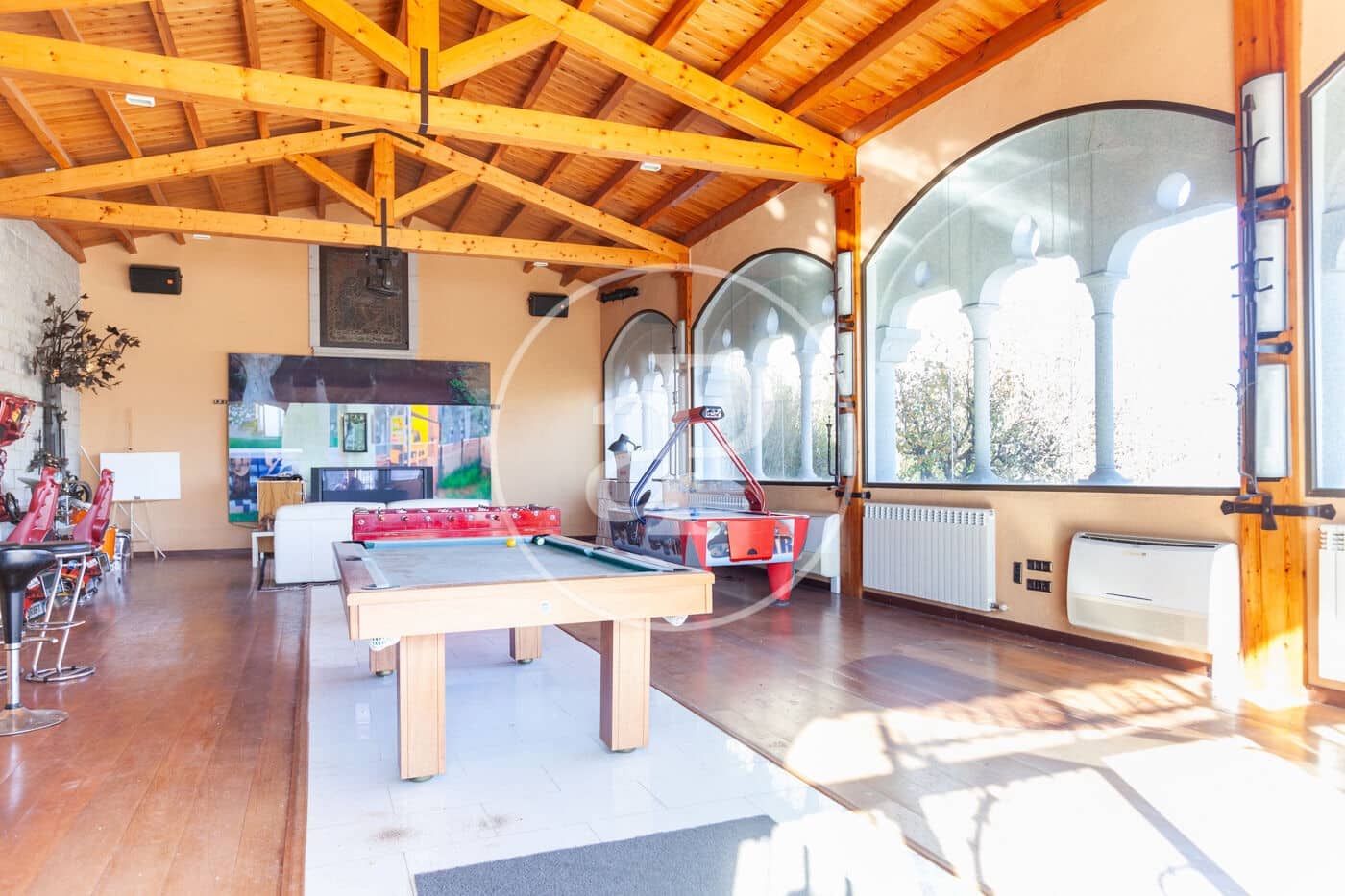 6 soveværelse Villa til salg i Orrius med swimmingpool - € 1.300.000 (Ref: 8687164)