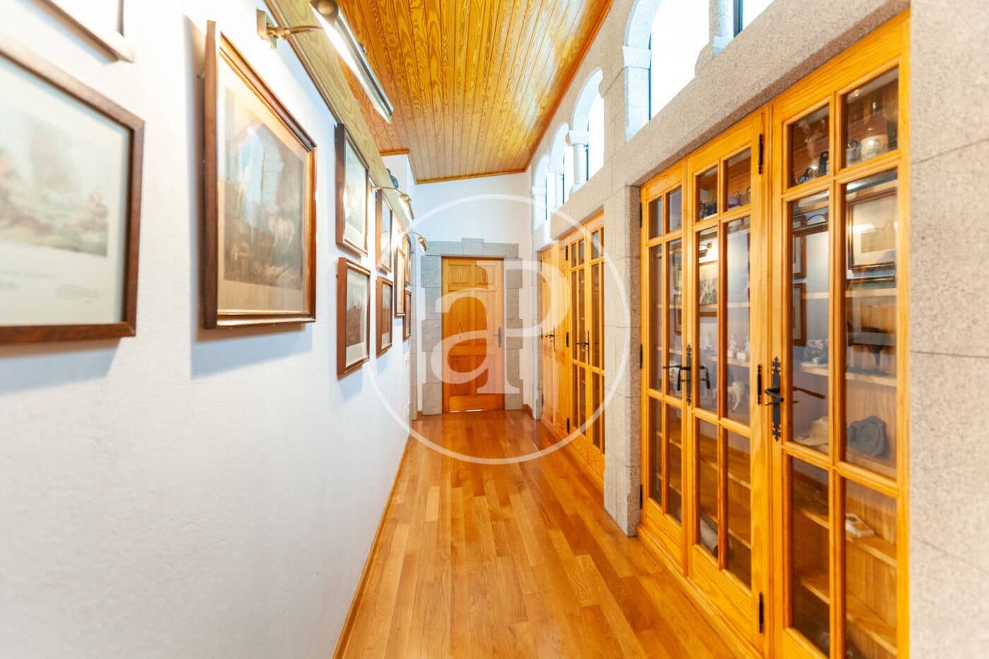 6 soveværelse Villa til salg i Orrius med swimmingpool - € 1.300.000 (Ref: 8687164)