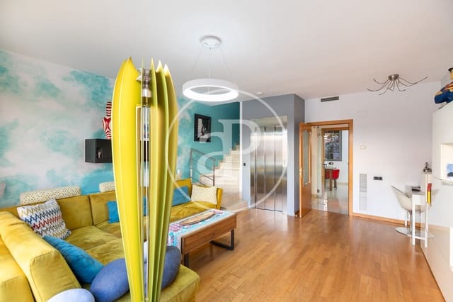 3 soveværelse Villa til salg i El Camp de L'Arpa del Clot, Barcelona by - € 900.000 (Ref: 8719085)