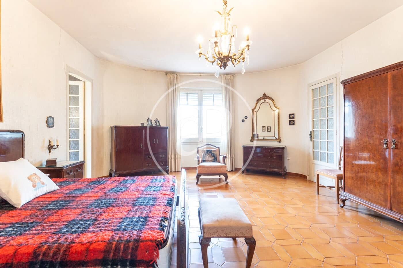 5 bedroom Villa for sale in Terrassa with pool - € 890,000 (Ref: 8719109)