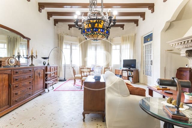 5 bedroom Villa for sale in Terrassa with pool - € 890,000 (Ref: 8719109)