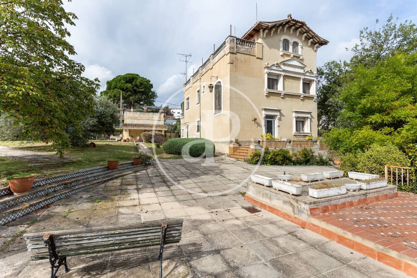 5 bedroom Villa for sale in Terrassa with pool - € 890,000 (Ref: 8719109)