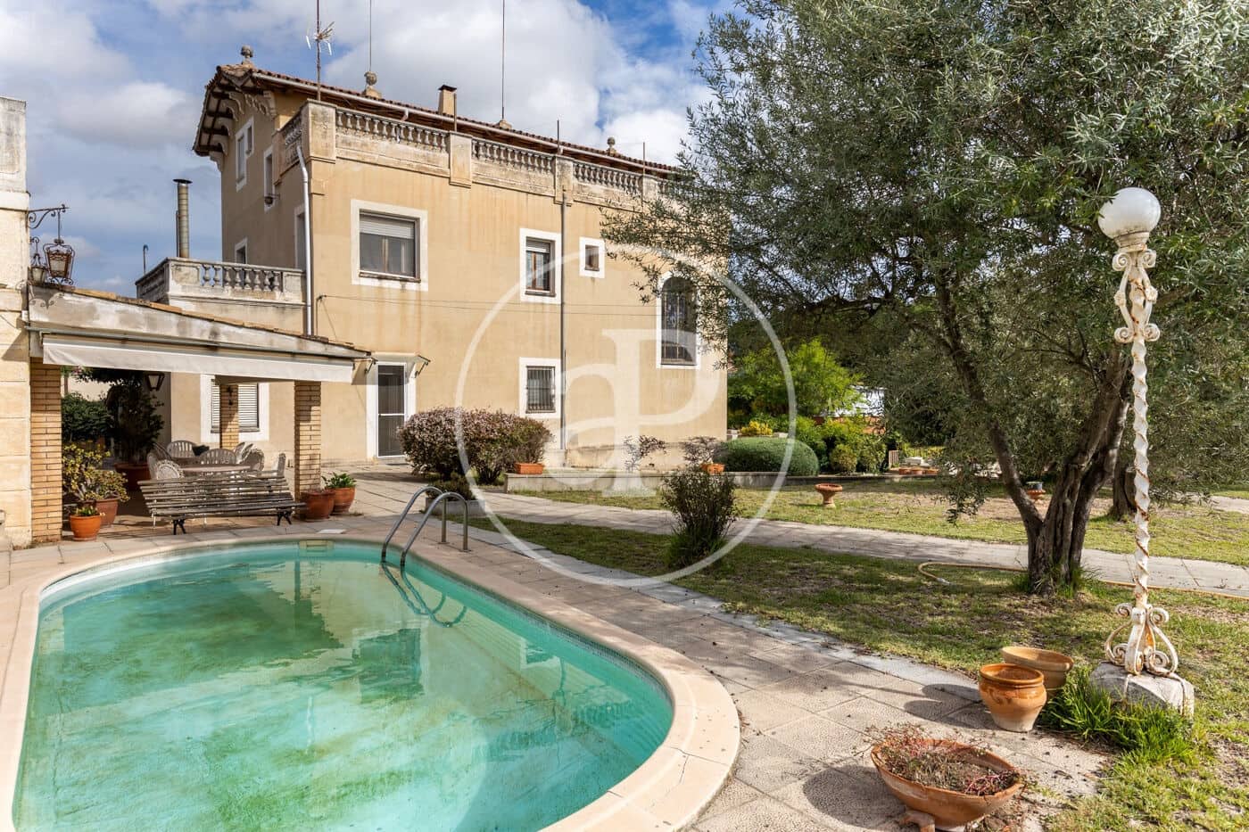 5 bedroom Villa for sale in Terrassa with pool - € 890,000 (Ref: 8719109)