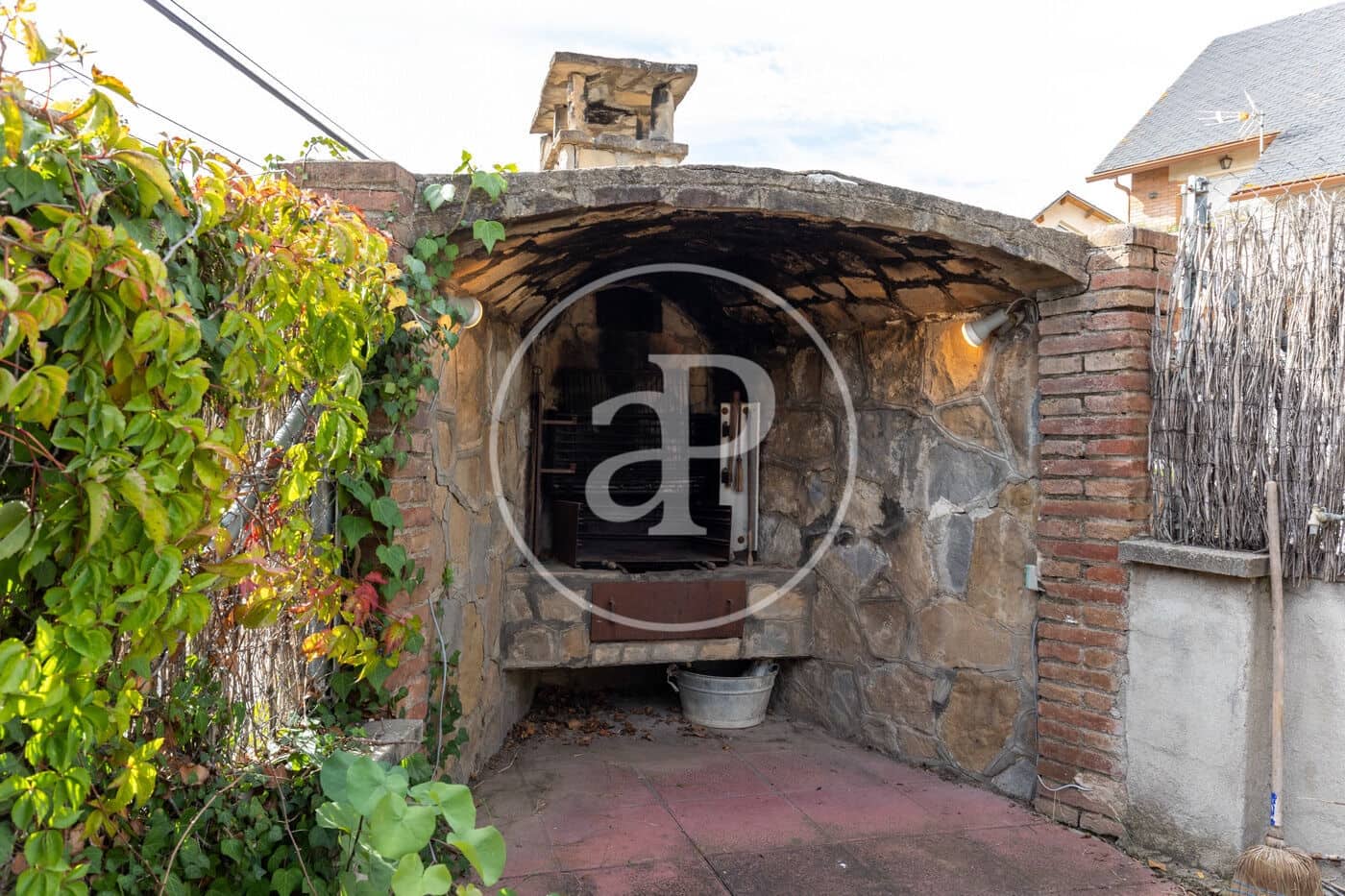 5 bedroom Villa for sale in Terrassa with pool - € 890,000 (Ref: 8719109)