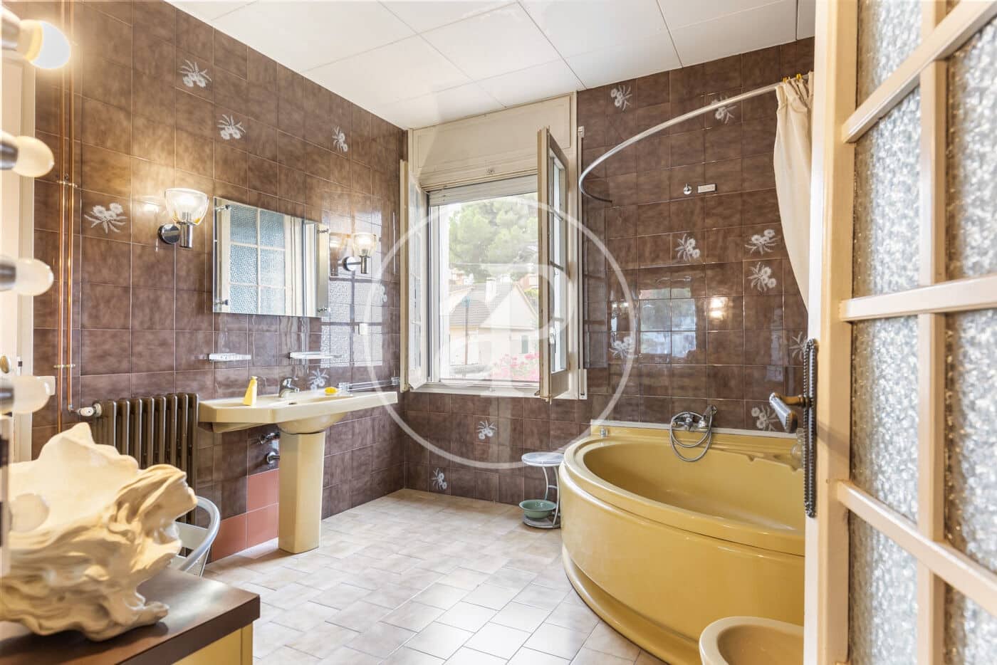 5 bedroom Villa for sale in Terrassa with pool - € 890,000 (Ref: 8719109)