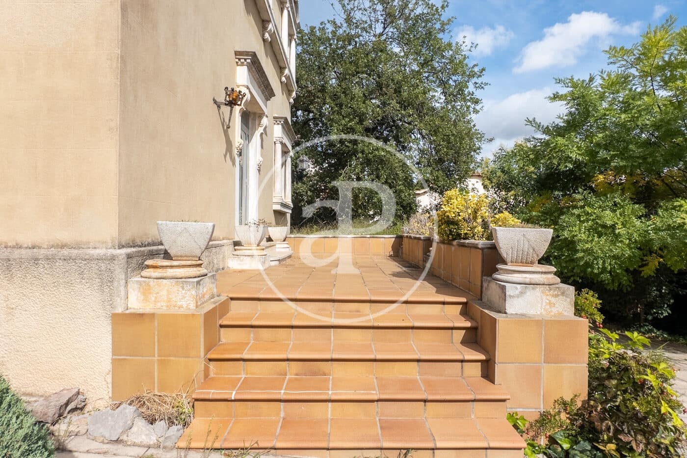 5 bedroom Villa for sale in Terrassa with pool - € 890,000 (Ref: 8719109)