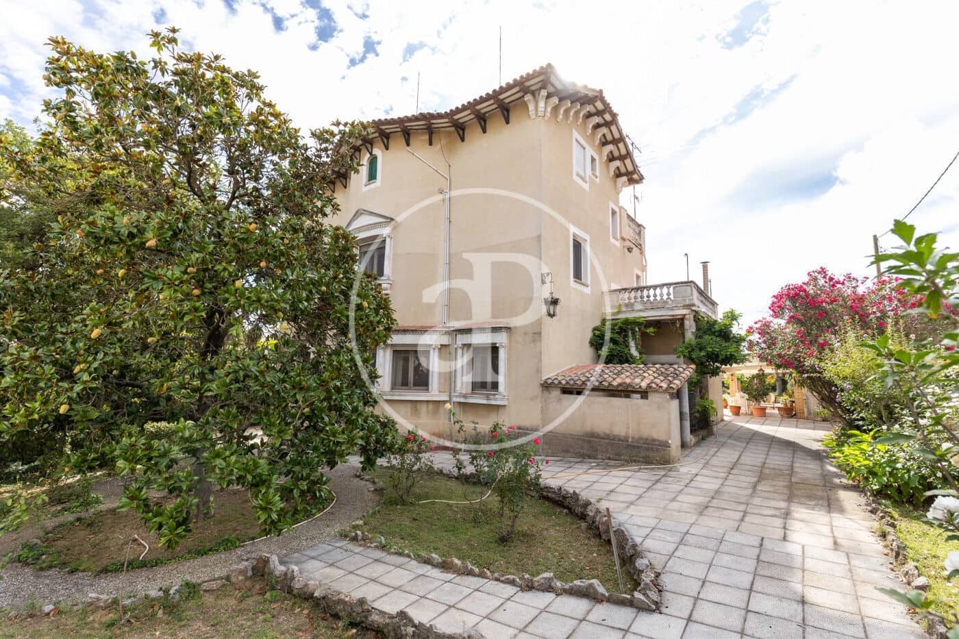 5 bedroom Villa for sale in Terrassa with pool - € 890,000 (Ref: 8719109)