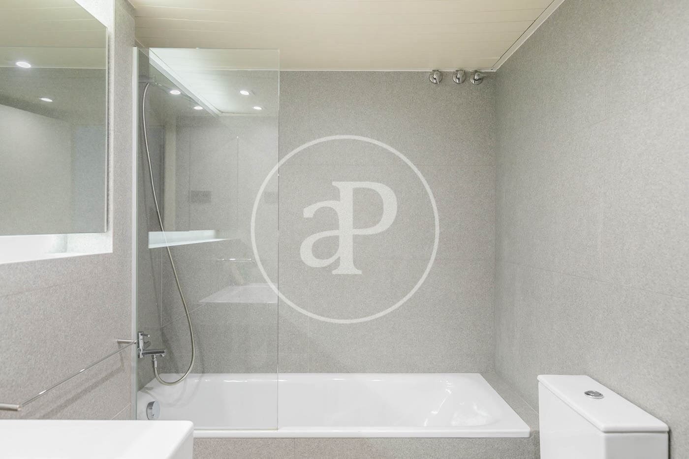 Appartement de 2 chambres à louer à Barcelone ville avec piscine - 2 843 € (Ref: 8726067)