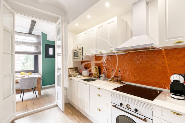 3 bedroom Apartment for rent in La Vila de Gràcia, Barcelona city - € 2,200 (Ref: 8726071)