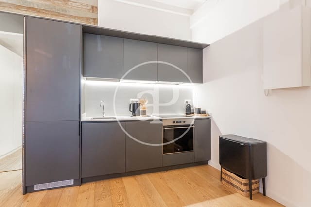 2 soverom Leilighet til leie i El Poblenou, Barcelona by - € 2 580 (Ref: 8726074)