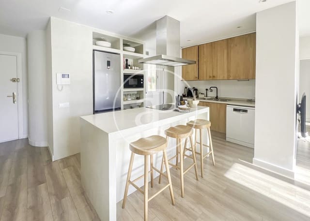 3 sypialnia Penthouse do wynajęcia w La Nova Esquerra de L'Eixample, Miasto Barcelona - 3 000 € (Ref: 8726097)