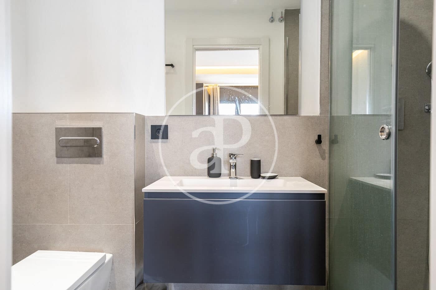 2 soveværelse Lejlighed til leje i Barcelona by - € 2.200 (Ref: 8726118)