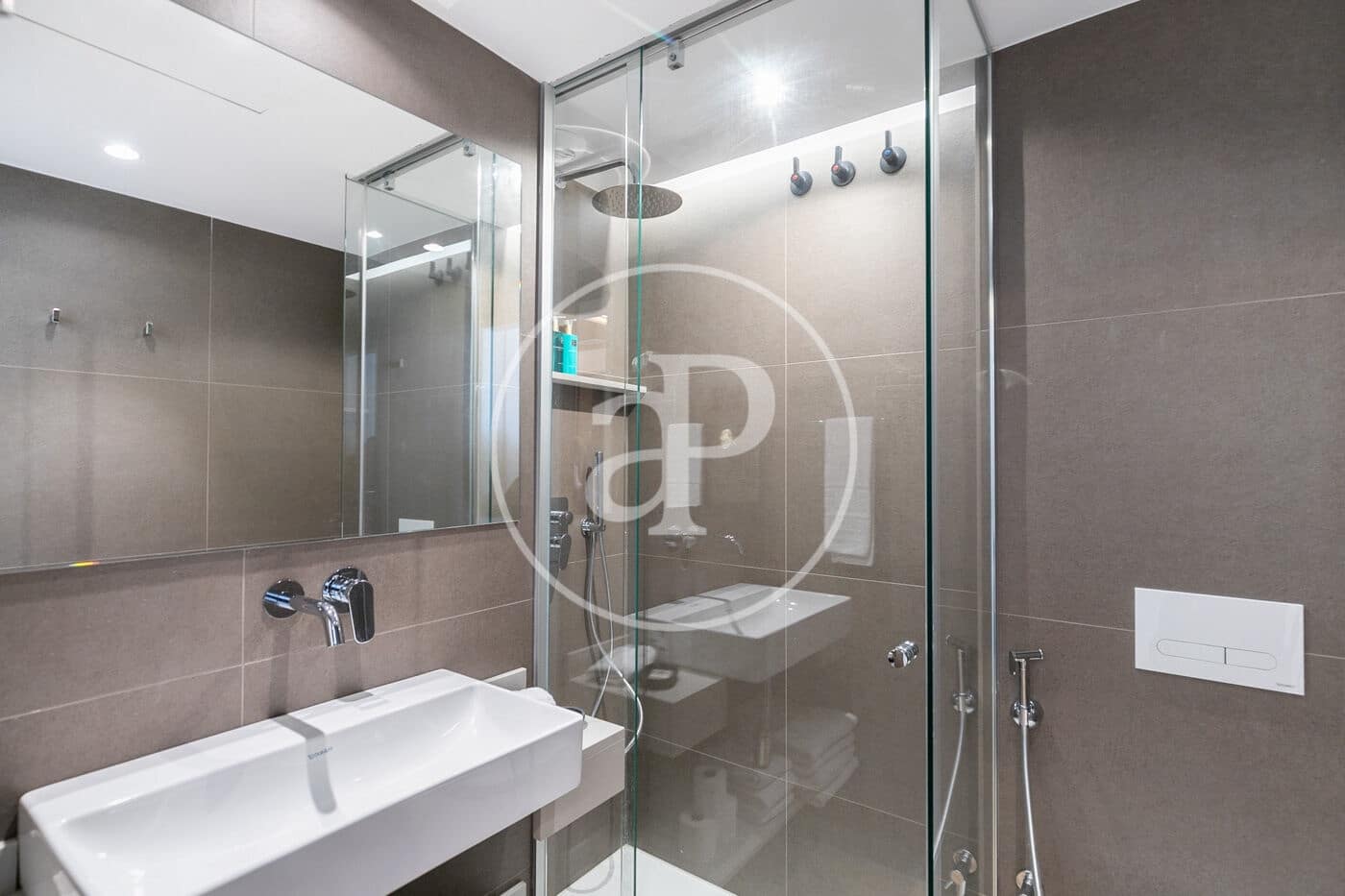 2 soveværelse Lejlighed til leje i Barcelona by med swimmingpool - € 3.950 (Ref: 8726144)