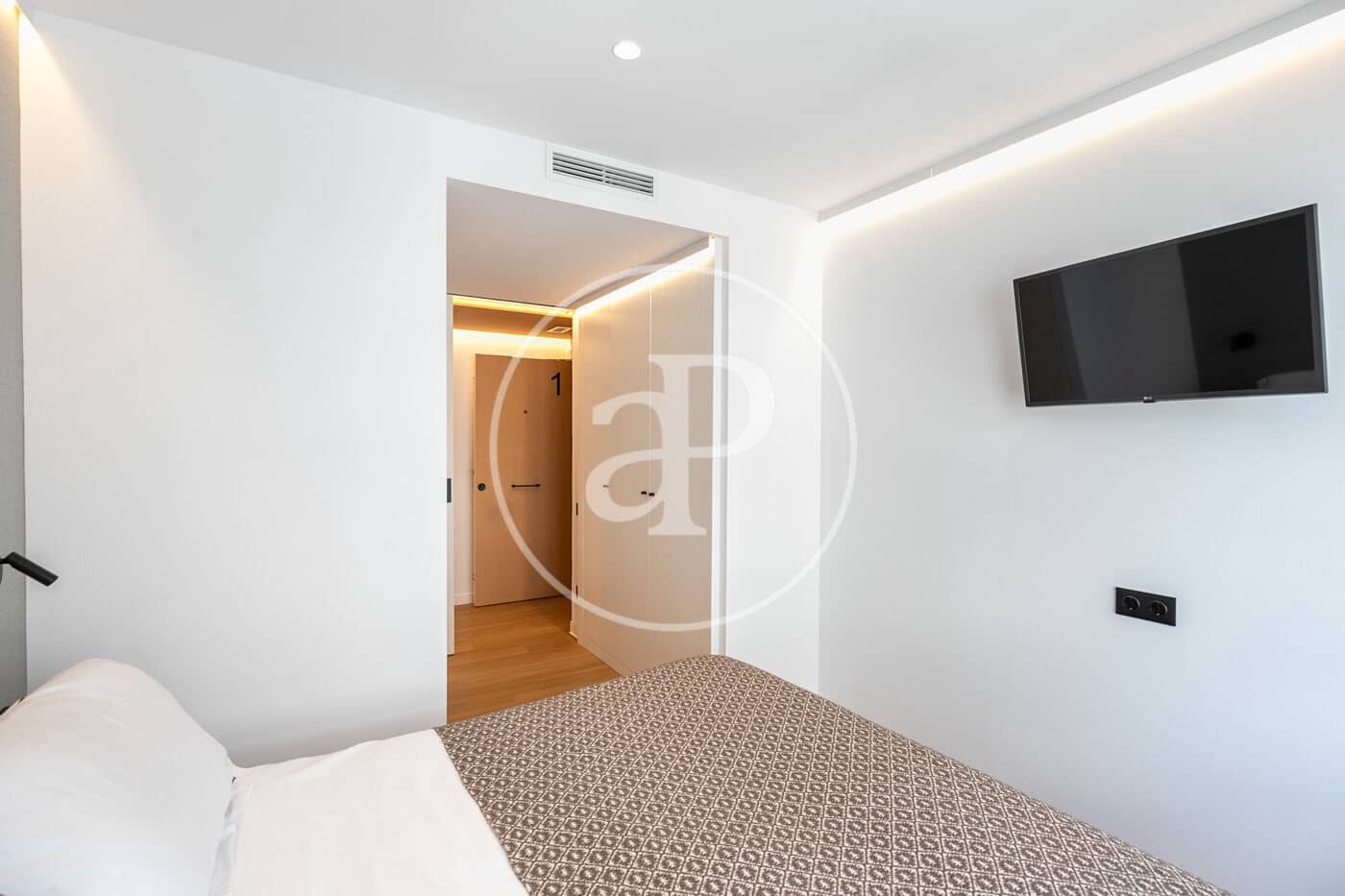 2 soveværelse Lejlighed til leje i Barcelona by med swimmingpool - € 3.950 (Ref: 8726144)