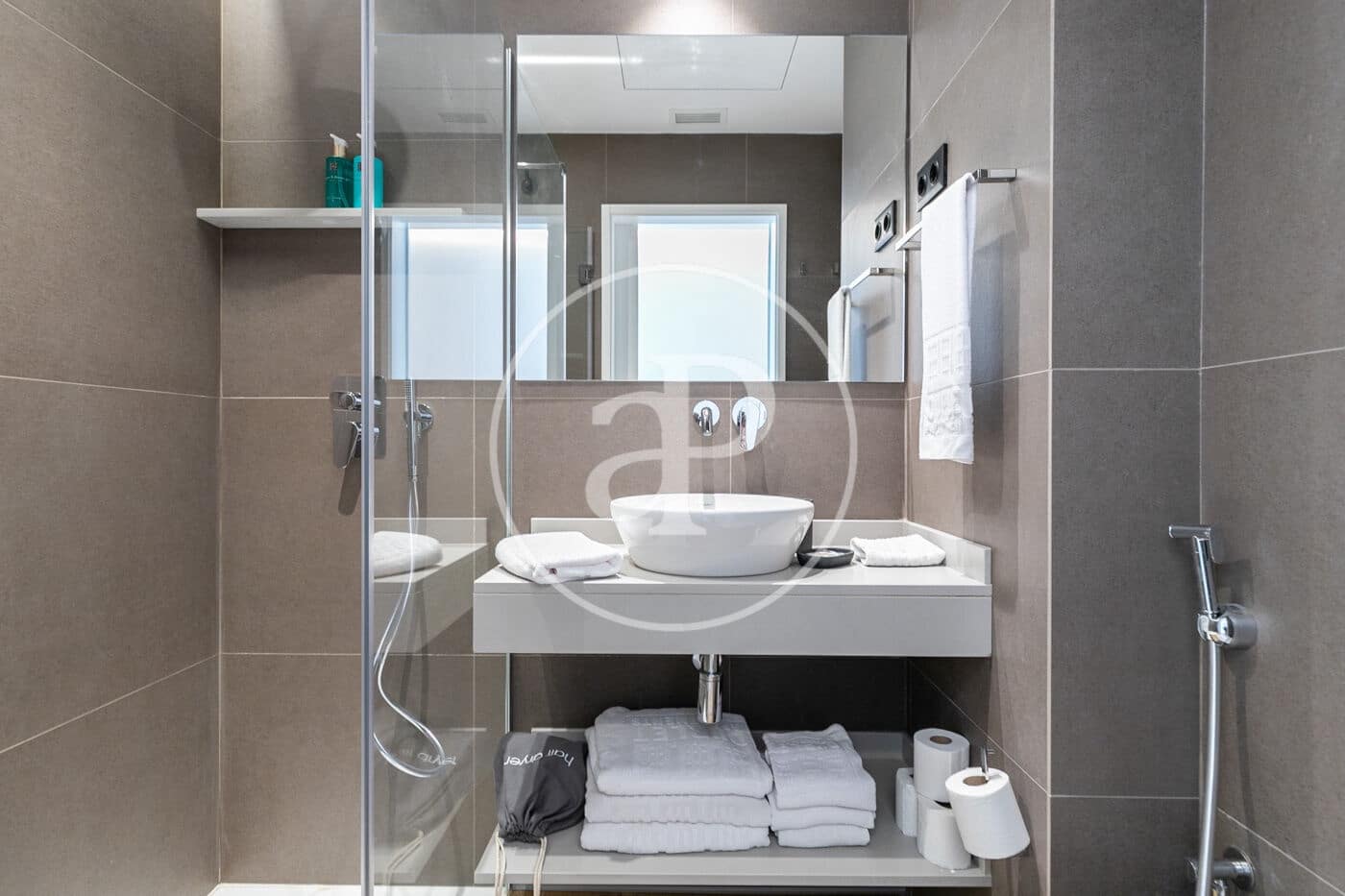 2 soveværelse Lejlighed til leje i Barcelona by med swimmingpool - € 3.950 (Ref: 8726144)