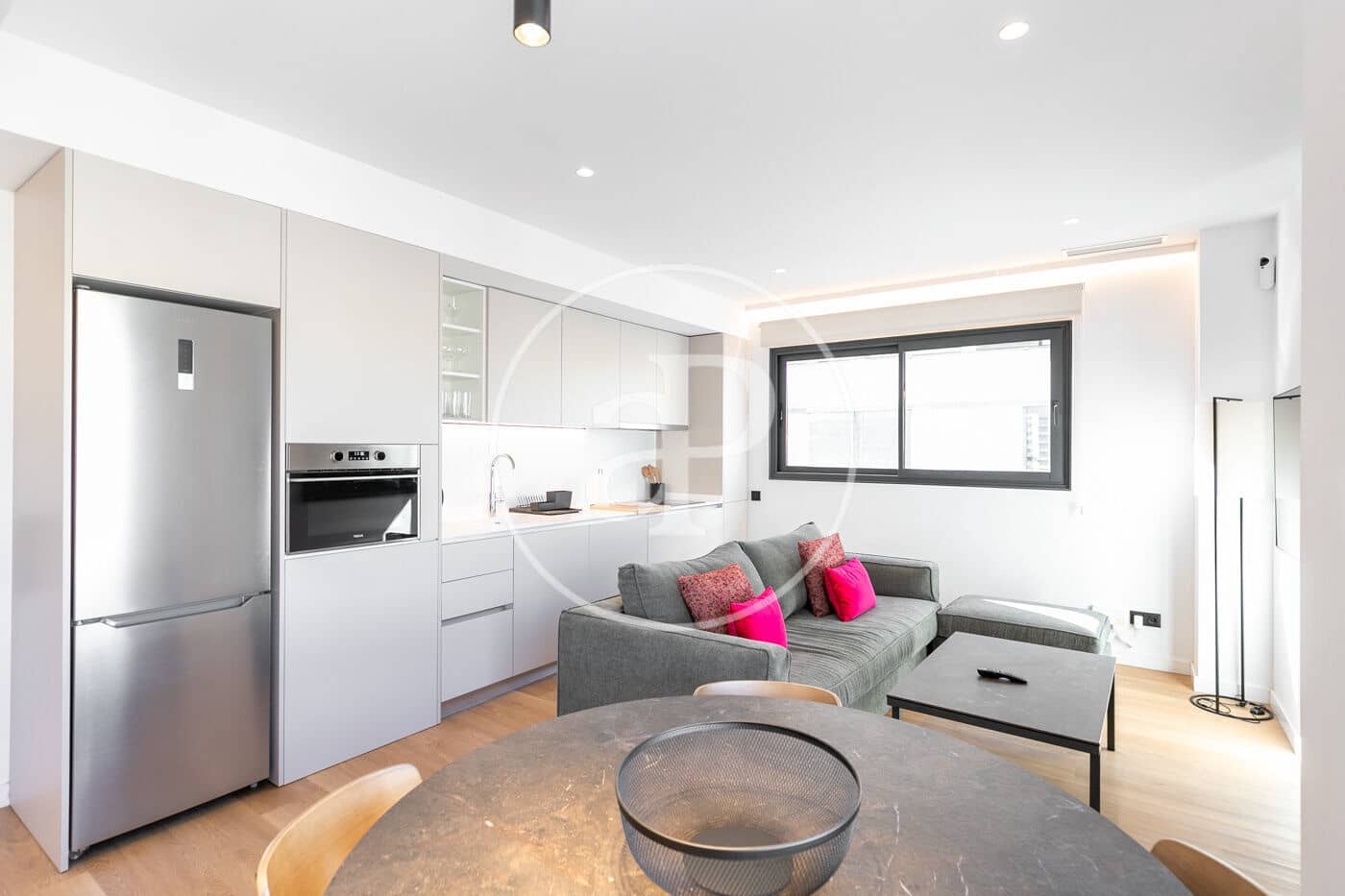 2 soveværelse Lejlighed til leje i Barcelona by med swimmingpool - € 4.050 (Ref: 8726145)