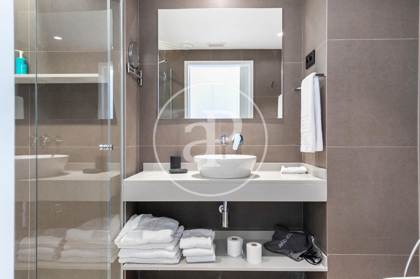 2 soveværelse Lejlighed til leje i Barcelona by med swimmingpool - € 4.050 (Ref: 8726145)