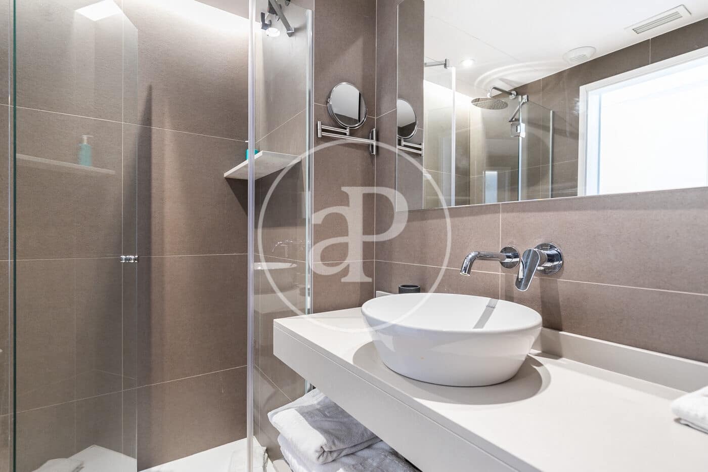 2 soveværelse Lejlighed til leje i Barcelona by med swimmingpool - € 4.050 (Ref: 8726145)